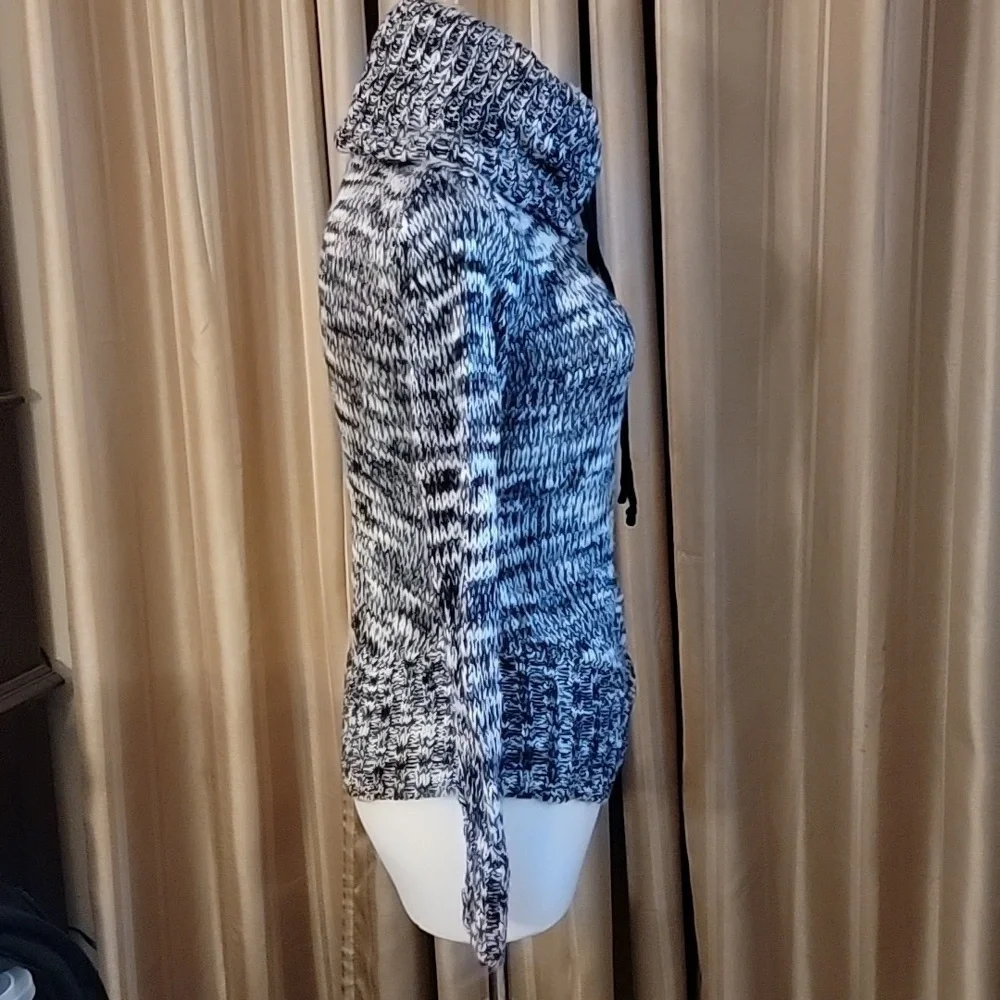 No Bounderies Cowlneck  Sweater Size M 7-9